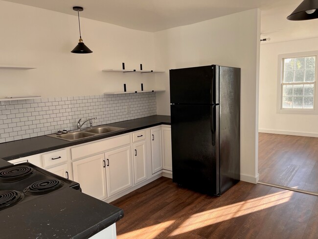 Kitchen - 234 Georgia St