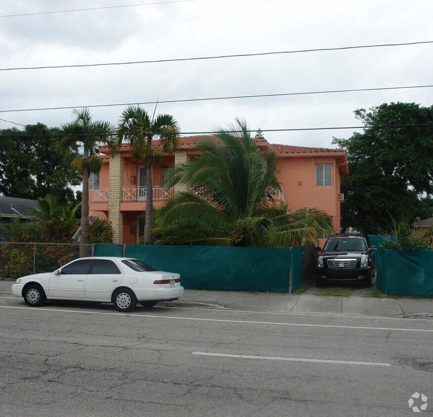 Foto del edificio - 455 NE 62nd St