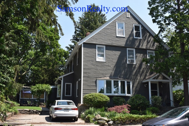 Building Photo - 216 Medway St