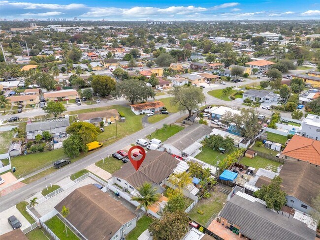 Building Photo - 310 SW 76th Ct