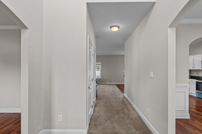 Foto del edificio - 429 Worsley Wy