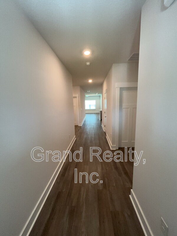 Building Photo - 5823 Sargassum Ln