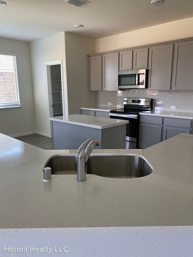 Primary Photo - 4 br, 2 bath House - 433 Petty Way