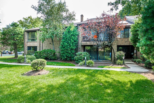 Building Photo - 318 Willowbrook Dr
