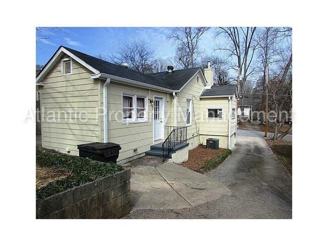 Building Photo - 1450 Hawthorne Way