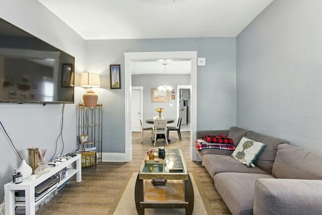 Foto del edificio - 3516 Flora Ave