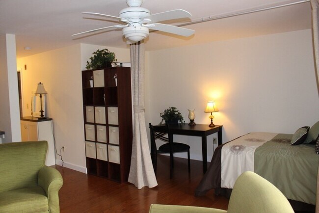 Foto del edificio - 1321 Worcester Rd