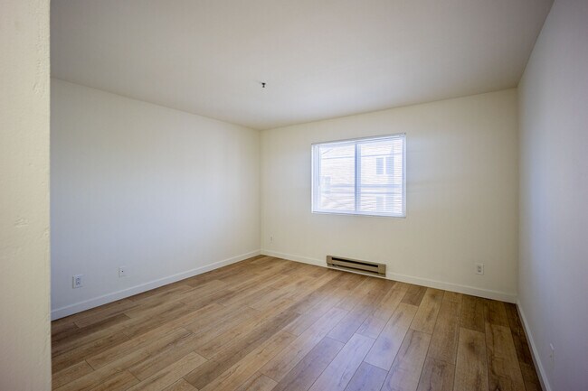 Foto del edificio - 6400 Christie Ave