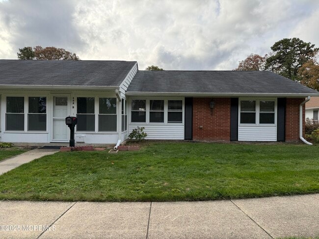 Foto del edificio - 664D Plymouth Dr