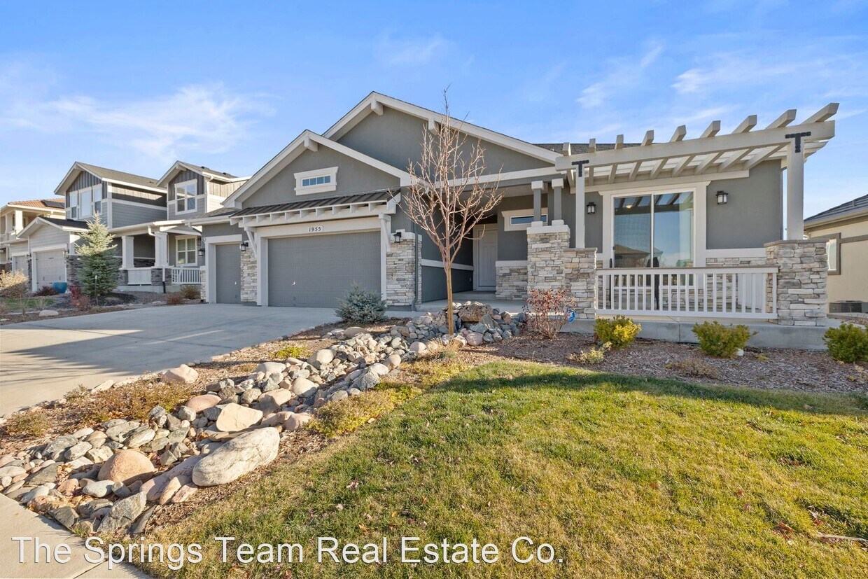 Foto principal - 5 br, 4.5 bath House - 1955 Walnut Creek Ct