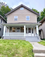 Building Photo - 924 E Stewart St