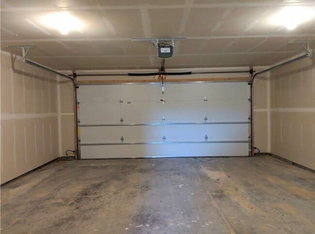 Foto del edificio - Beautiful 3 Bed Townhome