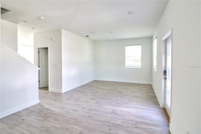 Building Photo - 11425 Listening Dr