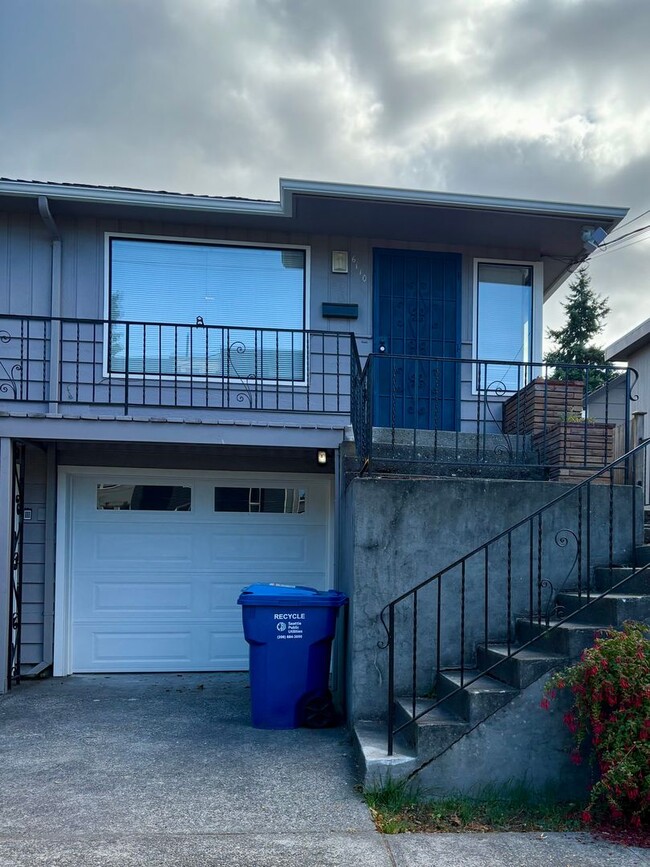 Building Photo - Darling Fully Remodeled Two Bedroom with G...