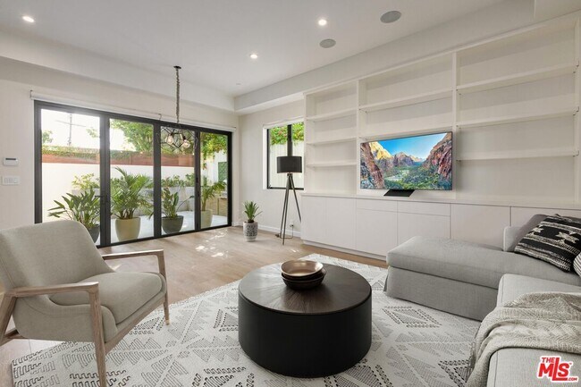 Foto del edificio - 855 N Cherokee Ave