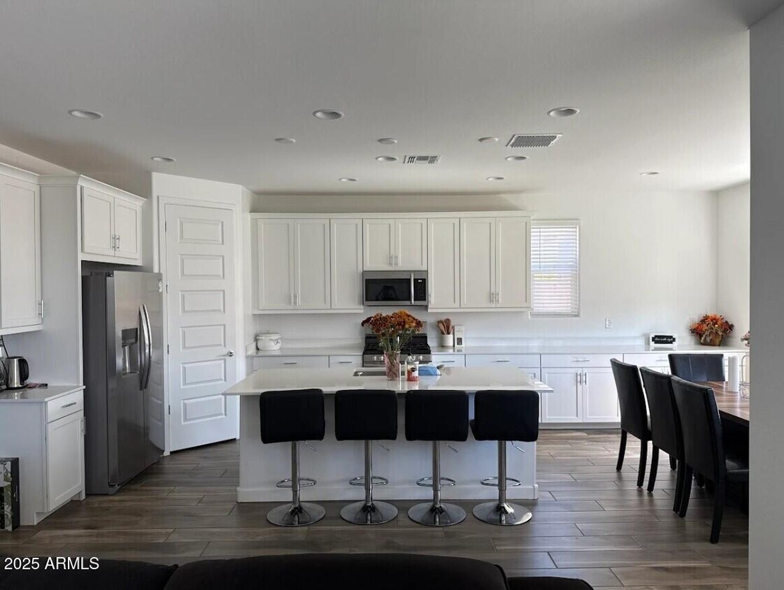 Foto del edificio - 8259 E Petunia Ave