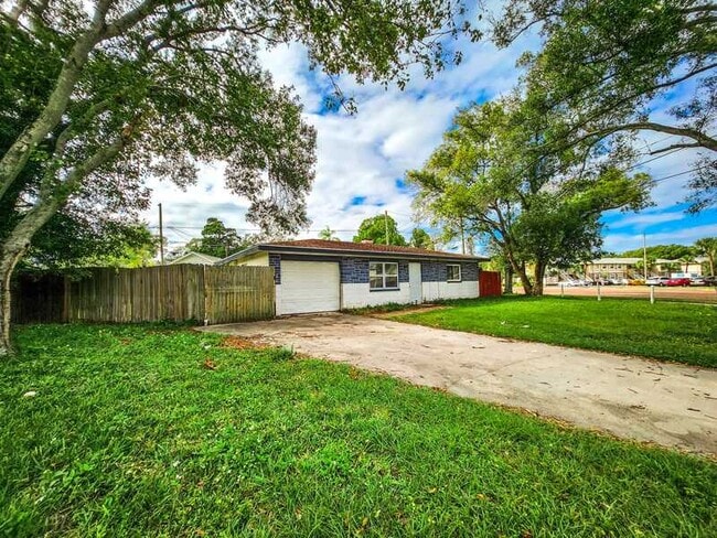 Photo - 5396-5368 68th Way N House