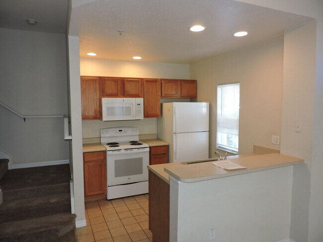 Building Photo - 4 Bed 3 Bath in Gated Tranquil Community