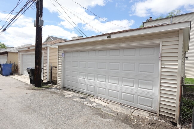 Building Photo - 3849 N Christiana Ave