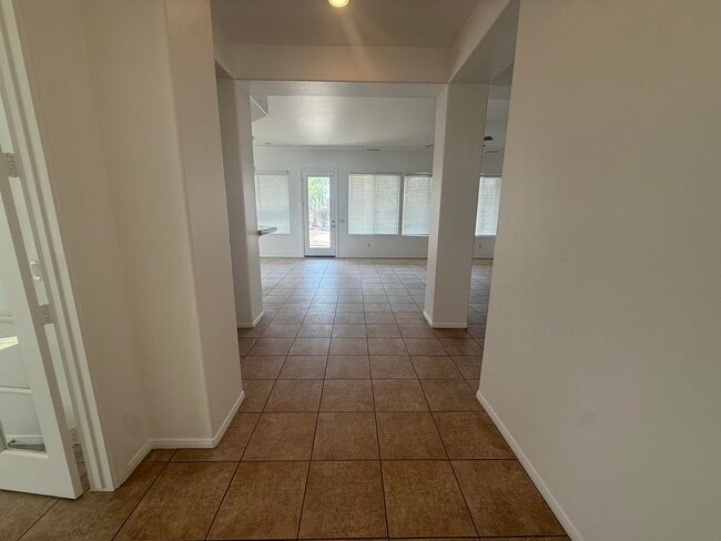 Building Photo - 103 Romanza Ln
