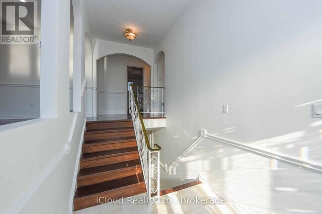Photo du bâtiment - 2101 Parkway Dr