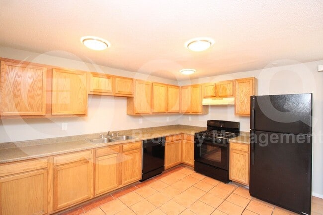 Building Photo - 8128 W Earll Dr