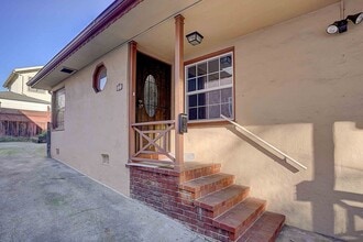 Building Photo - 3047-3049 Berlin Way