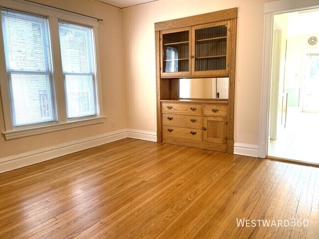 Foto del edificio - 3804 N Drake Ave