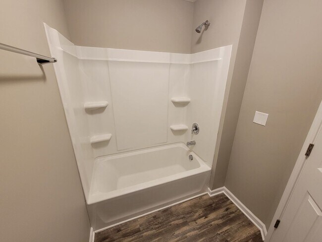 Foto del edificio - 2520 Foxcove Ct 4BR/2.5BA (Cincinnati)