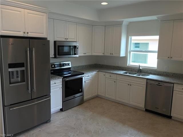 Foto principal - 27740 Roslin Dr