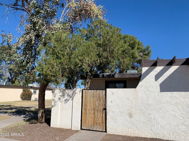 Foto del edificio - 720 S Dobson Rd