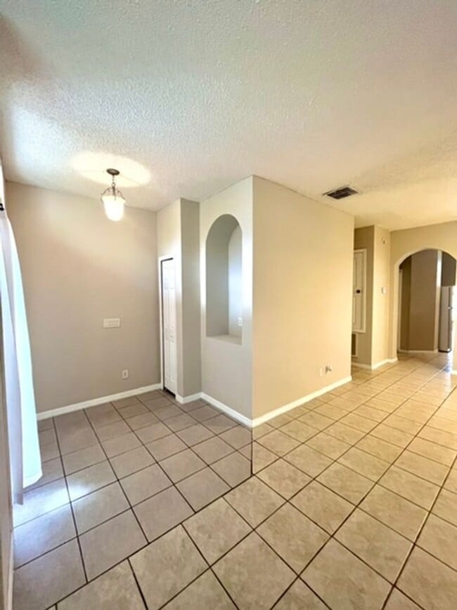 Building Photo - Spacious 4-Bedroom, 2-Bathroom Home for Re...