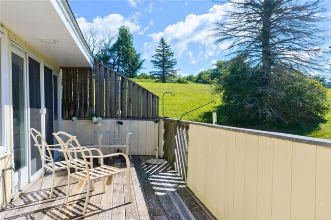 Building Photo - 50 Pines Dr