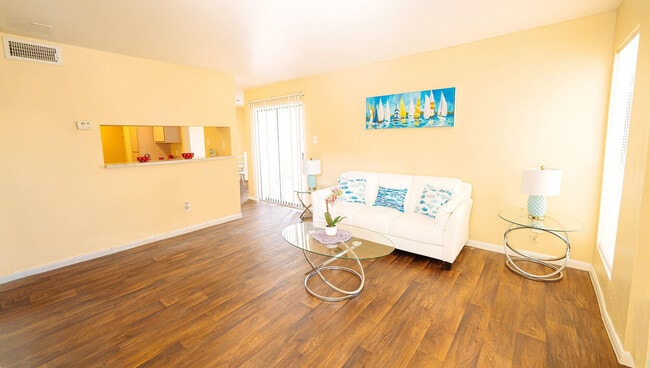 Building Photo - La Esencia Apartments