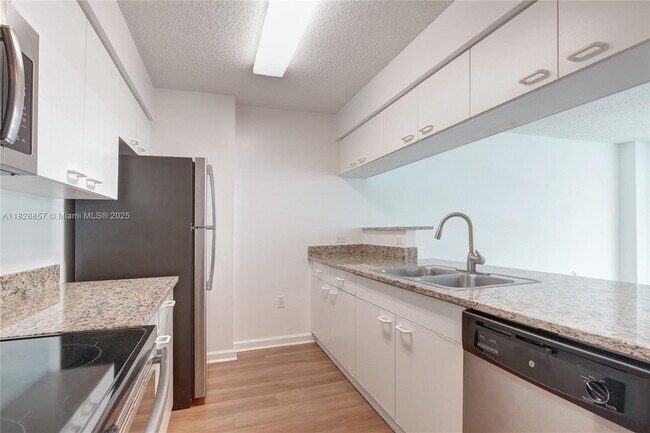 Building Photo - 1756 N Bayshore Dr