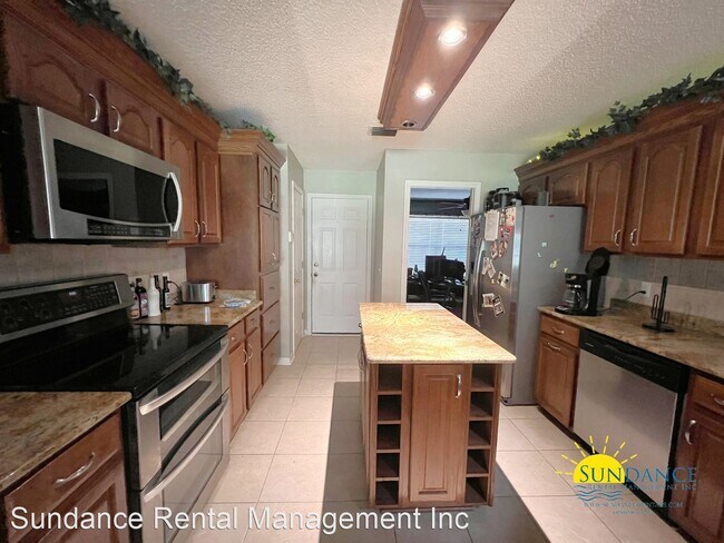 Building Photo - 4 br, 2.5 bath House - 7185 Siesta Street