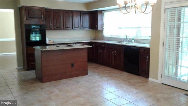 Building Photo - 12625 Thunder Chase Dr