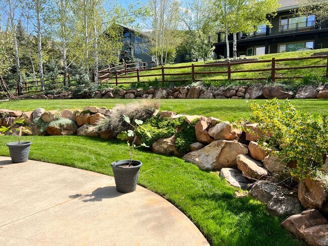 Building Photo - Jeremy Ranch Home