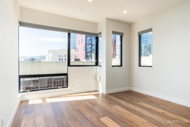 Building Photo - 25 Grace St