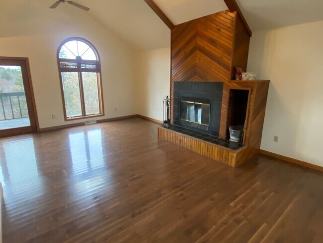 Foto del edificio - 3-Bedroom, 3-Full Bath Single Family Home with Amazing City Views