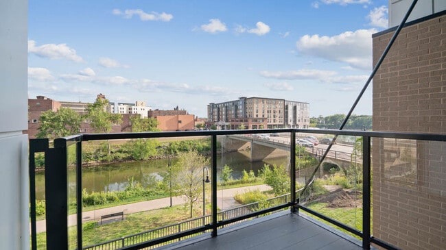 Studio S5 Model Balcony - Andante