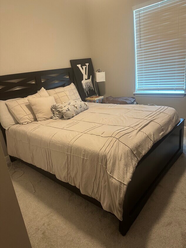 Dormitorio - 6493 Cyrils Dr