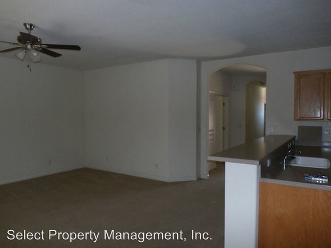 Building Photo - 1090 Randolph Dr