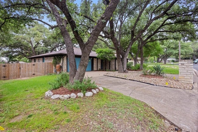 Building Photo - 11505 Circle Bend Dr