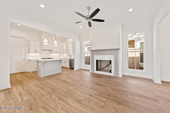 Foto del edificio - 128 Oak Village Dr
