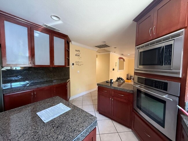 Foto del edificio - 942 Eaton Ave