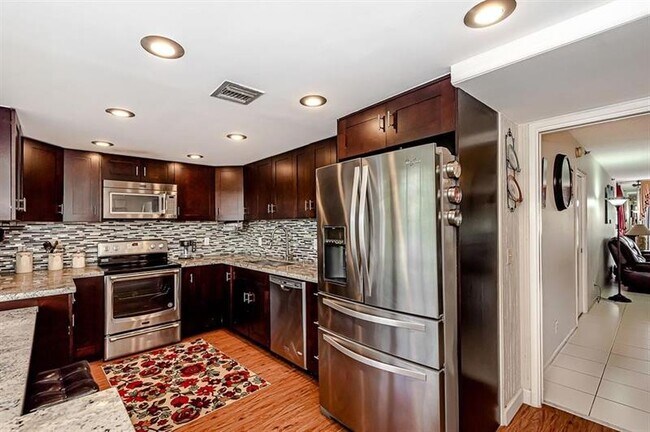 Foto del edificio - 625 Oaks Dr