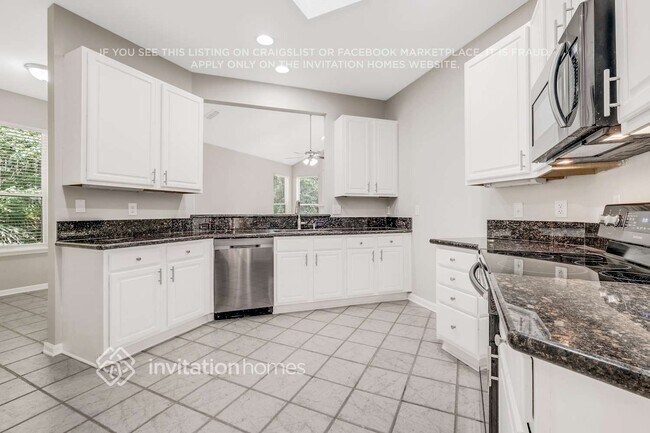 Building Photo - 8502 Glenbury Ct N