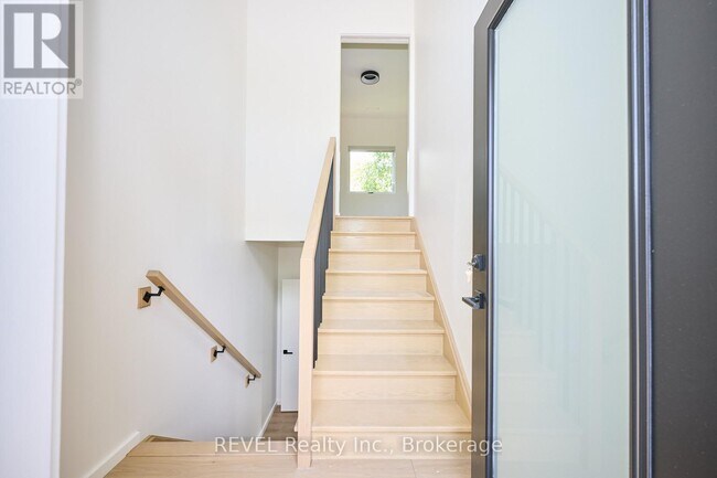 Building Photo - 5361 Valley Way