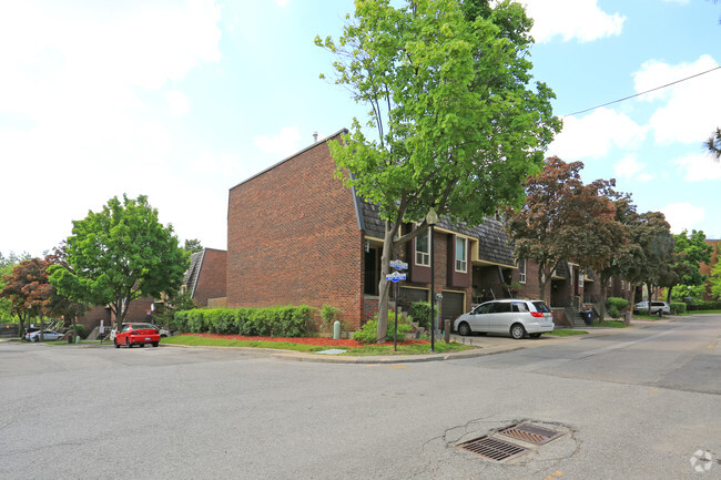 Building Photo - Willowood Townhomes